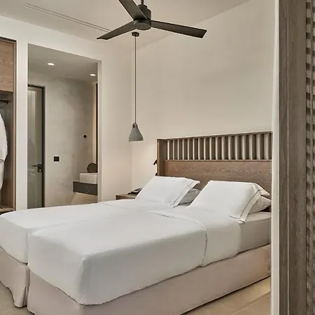 Ios Grand Pool Hotel 4*