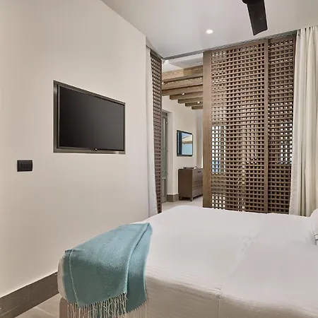 Ios Grand Pool Hotel