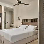 Ios Grand Pool Hotel 4*
