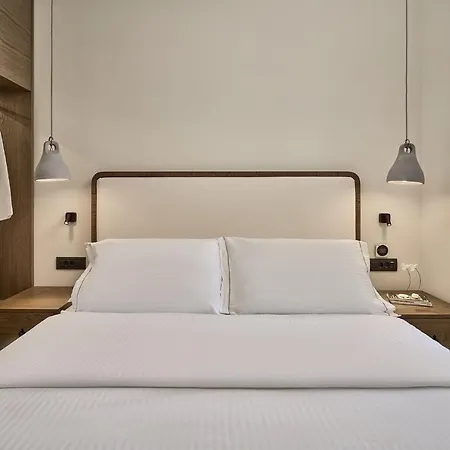 Ios Grand Pool ホテル