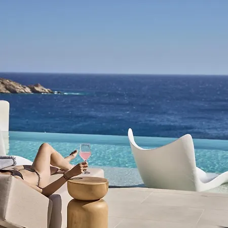 Ios Grand Pool ホテル