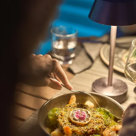 Ios Grand Pool ホテル